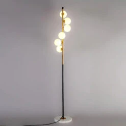 (16mai) Lampadaire Moderne LED Barre Dorée Avec Globes En Verre Inti -Lumeers Boutique Modern LED floor lamps living room standing lighting Nordic lights bedside illumination home deco fixtures bedroom 1b9eb4f0 a7a1 43b4 af36 a2a0f3d03029
