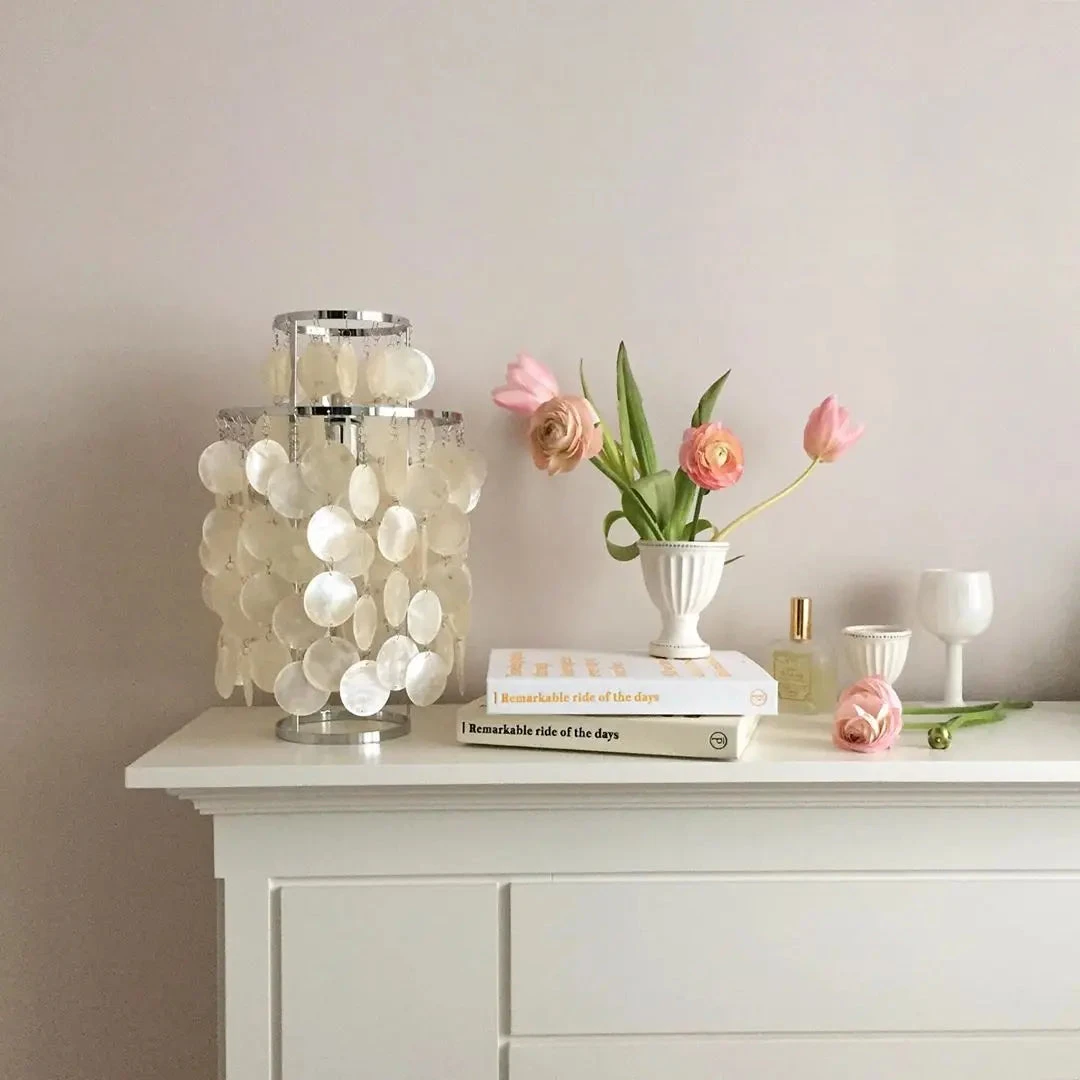 (80j - 5juin) Lampe à Poser Moderne LED Avec Plaques Nacrées Loredi 6 (80j - 5juin) Lampe à Poser Moderne LED Avec Plaques Nacrées Loredi – Image 4