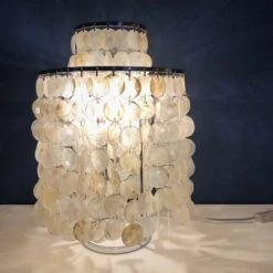 (80j - 5juin) Lampe à Poser Moderne LED Avec Plaques Nacrées Loredi 18 (80j - 5juin) Lampe à Poser Moderne LED Avec Plaques Nacrées Loredi -Lumeers Boutique Natural Shell LED Table Lights Plated Chrome Gold Desk Decoration Lighting Fixtures Warm Romantic Bedside Lamp 0a46c278 86f3 4f7f a235 e6a6d678315e