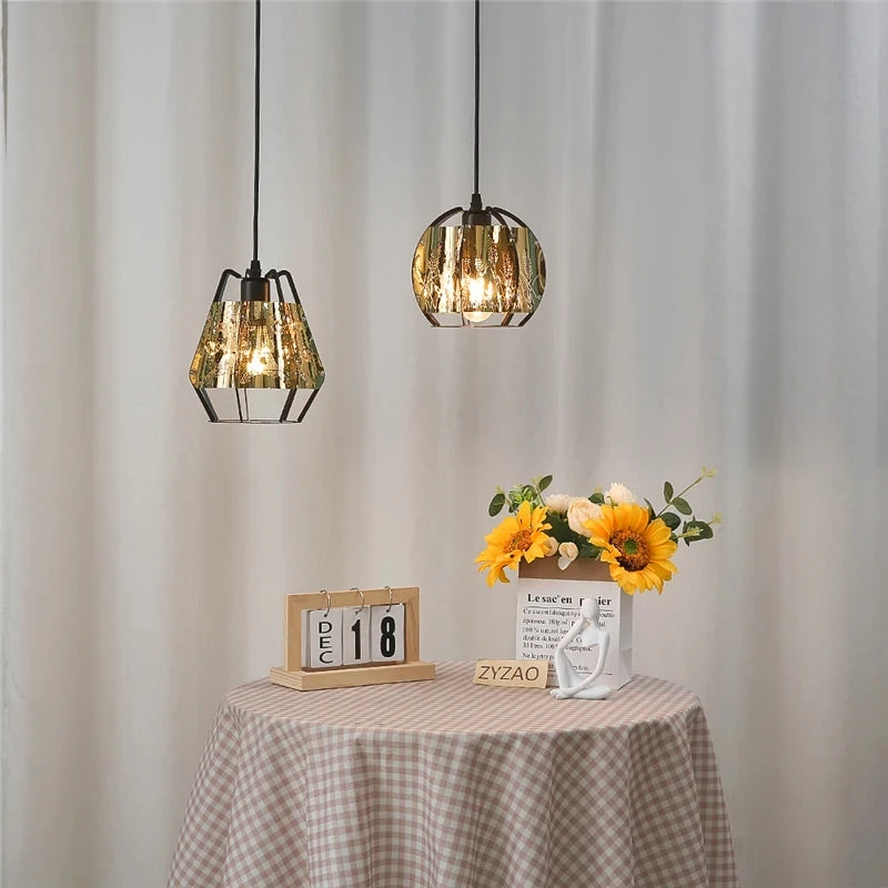 Suspension Nordique Créative Avec Abat-jour Doré Gravé 4 Suspension Nordique Créative Avec Abat-jour Doré Gravé – Image 2