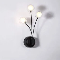 Applique Murale Design à LED Noire Avec Trois Boules En Verre Hotel -Lumeers Boutique product image 1261935611 d16d0782 3102 4cec 8b5d 99bfa9b560de