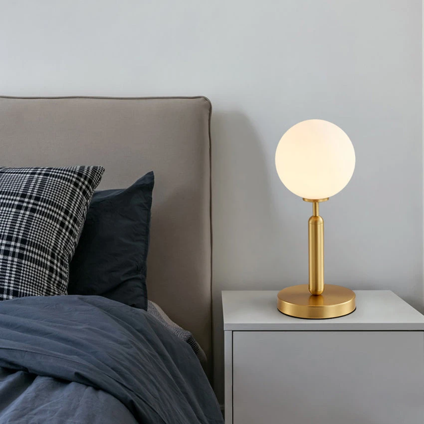 Lampe à Poser Avec Lumière Ronde Et Base Dorée Ivy 7 Lampe à Poser Avec Lumière Ronde Et Base Dorée Ivy – Image 5