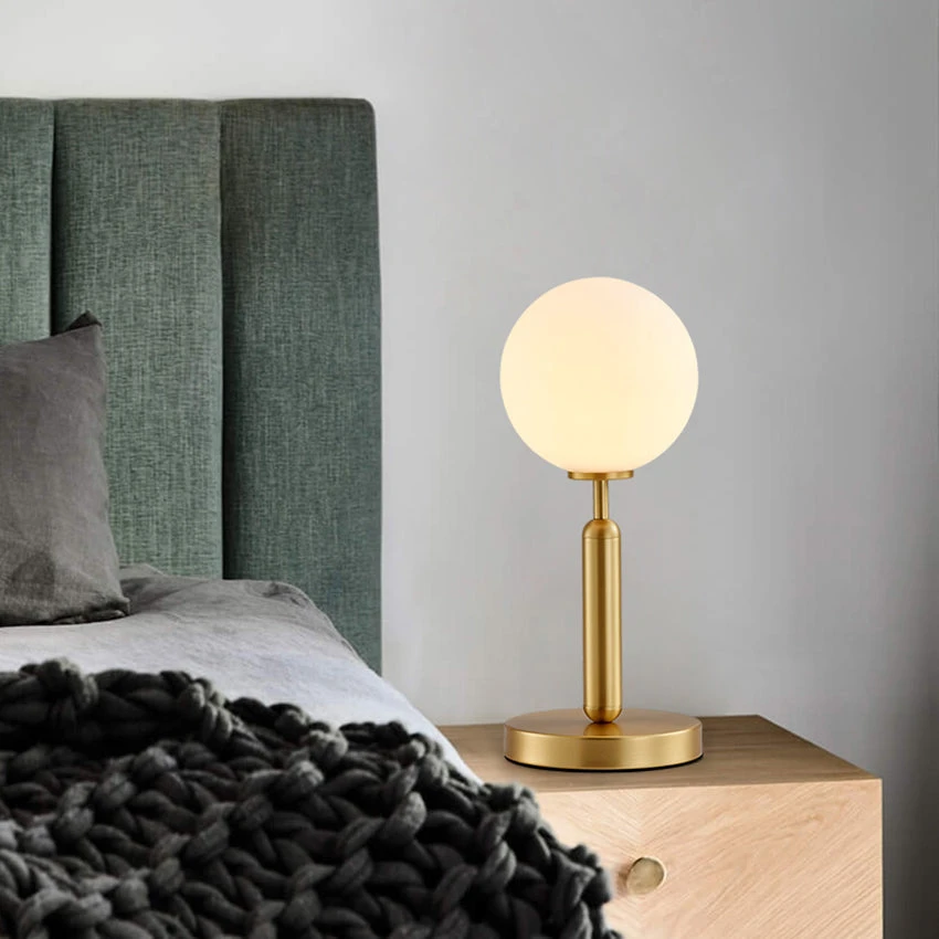 Lampe à Poser Avec Lumière Ronde Et Base Dorée Ivy 8 Lampe à Poser Avec Lumière Ronde Et Base Dorée Ivy – Image 6