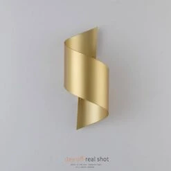 Applique Murale Design à LED Avec Courbe En Métal Doré Loft 10 Applique Murale Design à LED Avec Courbe En Métal Doré Loft -Lumeers Boutique product image 1834792795 6074cdfb d7fb 47de 8d17 1b53ec571b40