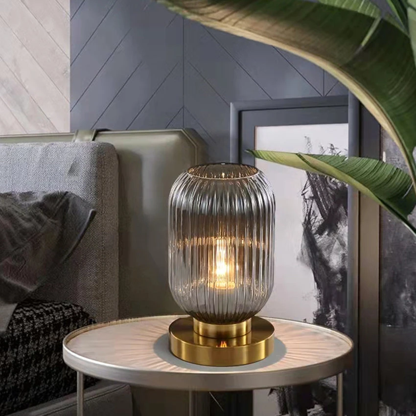 Lampe à Poser Cylindrique En Verre Coloré Et Base Dorée Quinn 5 Lampe à Poser Cylindrique En Verre Coloré Et Base Dorée Quinn – Image 3