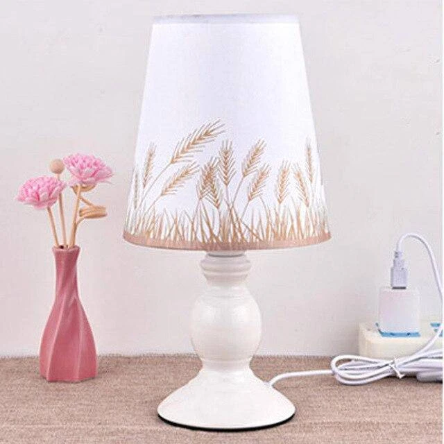Lampe De Chevet Blanche Avec Abat-jour En Tissu Avec Papillon Et Fleurs 8 Lampe De Chevet Blanche Avec Abat-jour En Tissu Avec Papillon Et Fleurs – Image 6