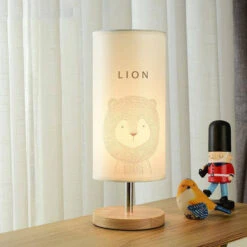 Lampe De Chevet (ou Bureau) En Bois Avec Dessin D'animaux Pour Enfant 10 Lampe De Chevet (ou Bureau) En Bois Avec Dessin D'animaux Pour Enfant -Lumeers Boutique product image 978204093 b6fb2cfb 0b9f 460f 830c 3f3d434cc49a